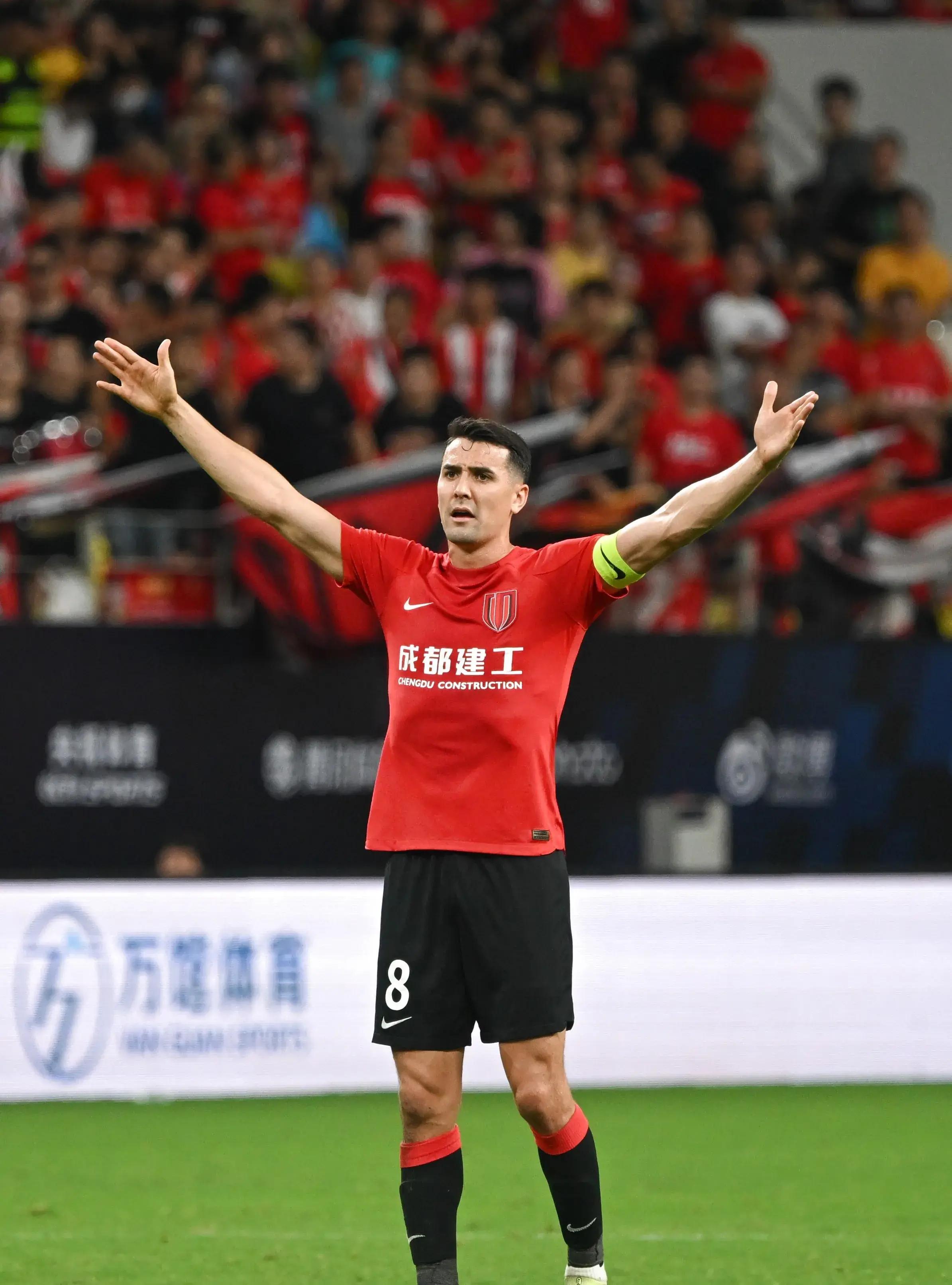 爱游戏体育平台-包含里昂迎中超关键赛，清晨防线松动，球迷炸锅，纪律约束更严格的词条