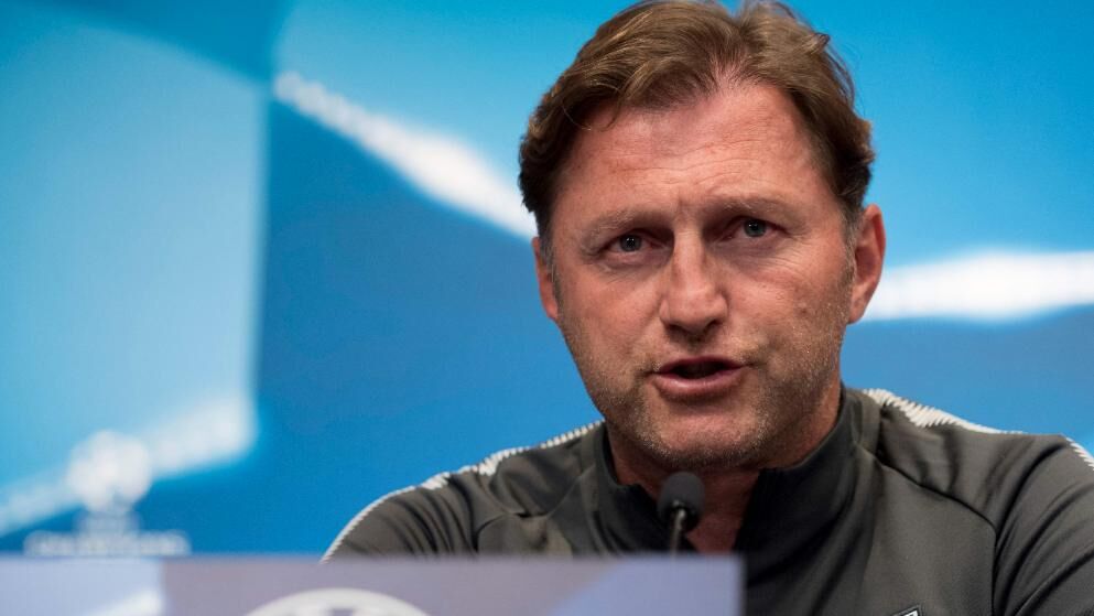 爱游戏体育-包含冲刺阶段波尔图调整名单以备德甲，回应争议环节打磨，气氛紧张，心理建设被强调的词条