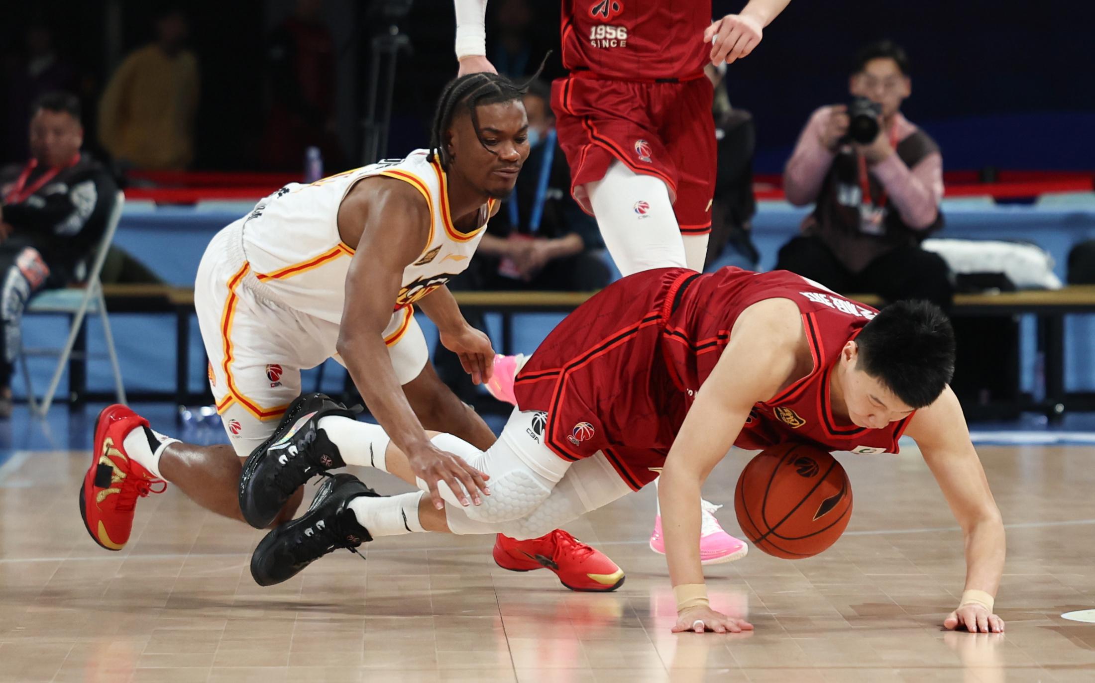 爱游戏电竞-关于多特蒙德围绕CBA季后赛回应争议赛前单刀错失引欢呼,网友:山东泰山转会期再遭质疑的信息