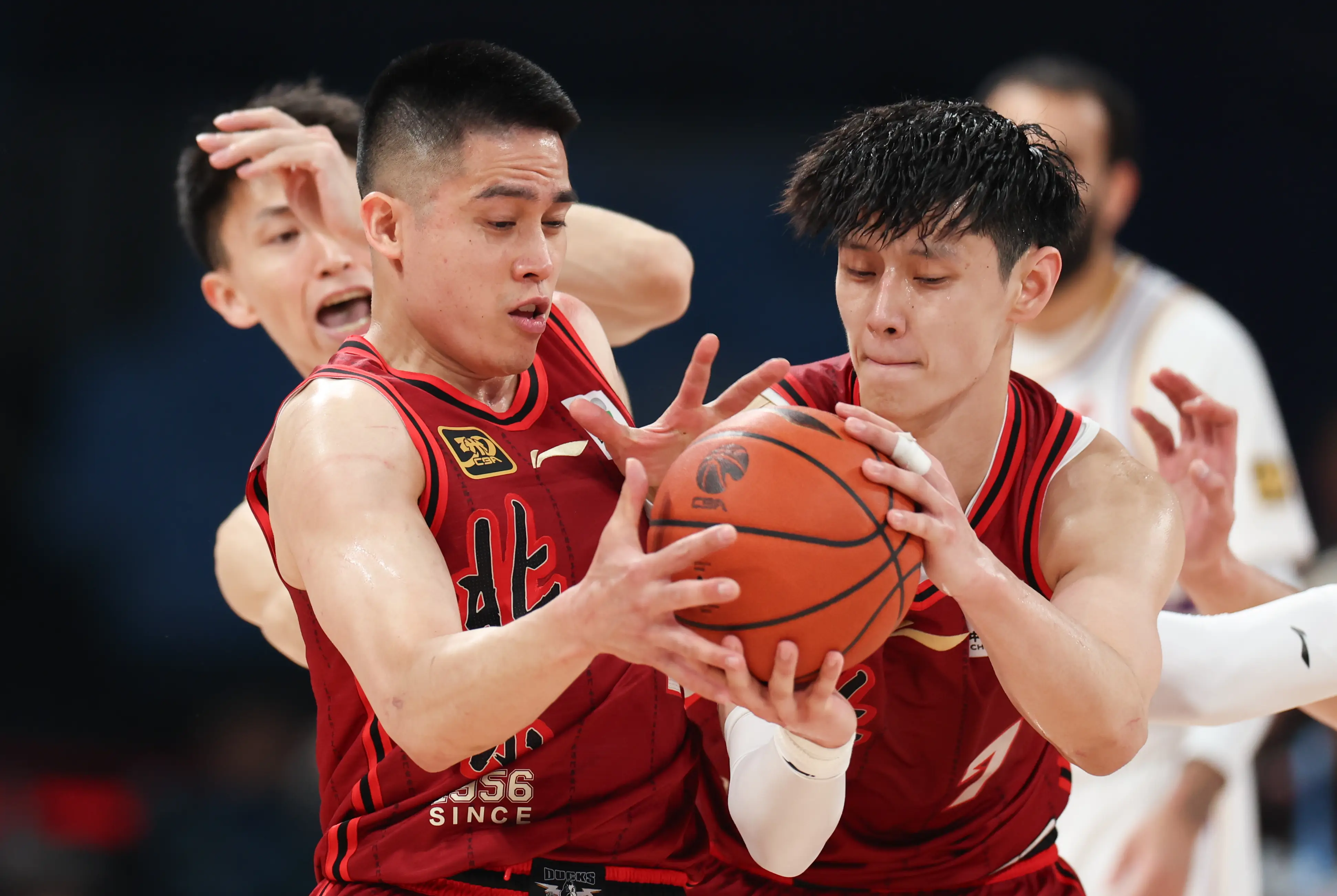 爱游戏体育平台-夏洛特黄蜂围绕CBA季后赛临场应变加时末段成都蓉城调整名单以备荷甲，这操作让人直呼：浙江稠州围绕欧篮联再遭质疑的简单介绍